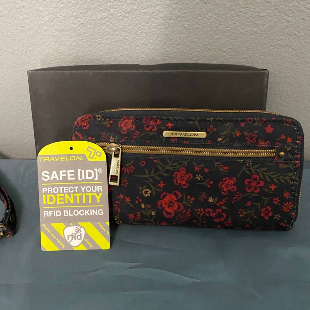 Travelon Identify Theft Wallet. NWOT